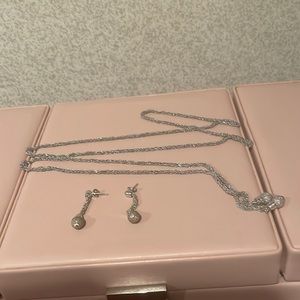 Silver necklace with earrings. 925.